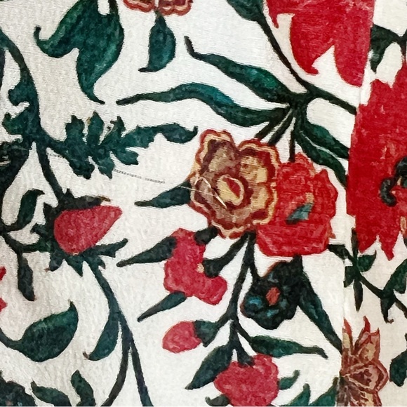 EUC Realisation Par The Bennie Silk Top in White Batik Floral by Realisation Par - Picture 13 of 13